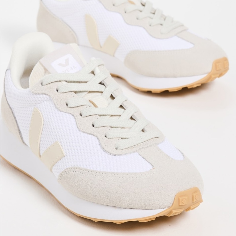 Veja Women's Beige and White Mesh & Suede Sneakers